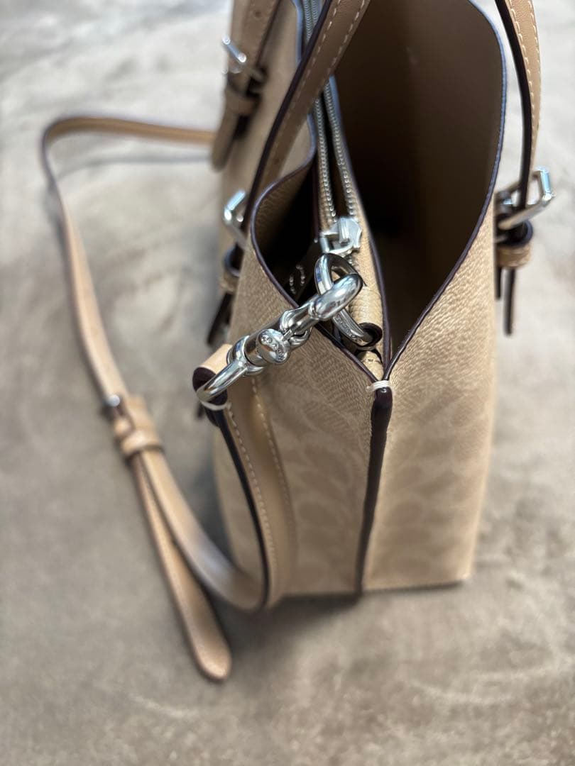 coach モリートート バッグ 25・シグネチャーキャンバス