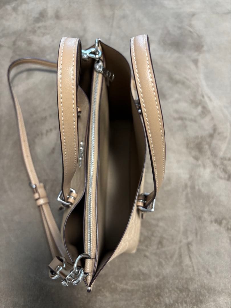 coach モリートート バッグ 25・シグネチャーキャンバス