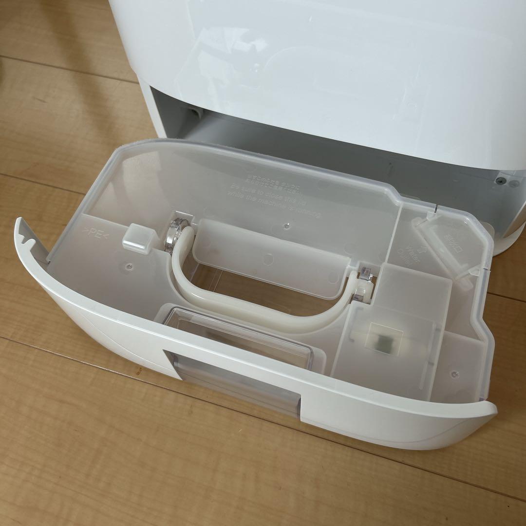 ぴょん美‼️Panasonic 除湿機 F-YZT60 ホワイト【美品】