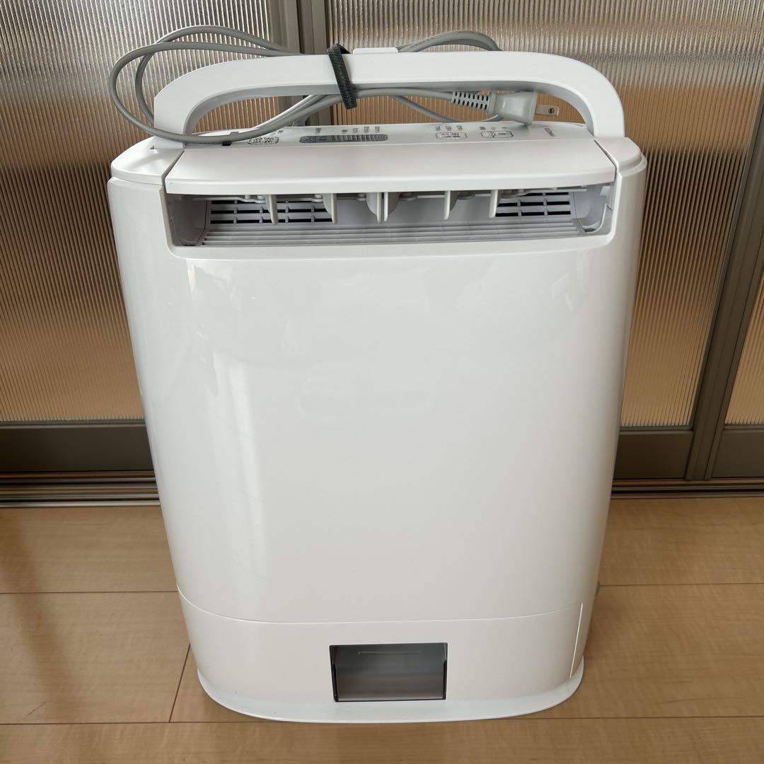 ぴょん美‼️Panasonic 除湿機 F-YZT60 ホワイト【美品】