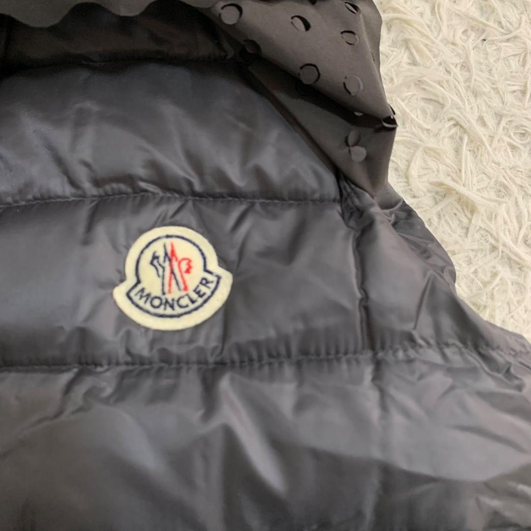 16272✨レア✨MONCLER ドッキング パンチング加工 ダウンベスト