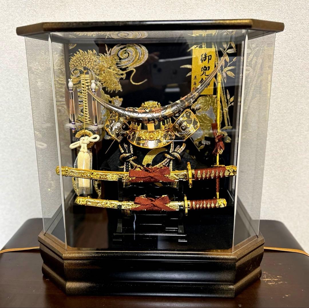 五月人形 ケース入り 兜飾り 六角勝輝 伊達政宗の兜 アクリルケース 幅43cm