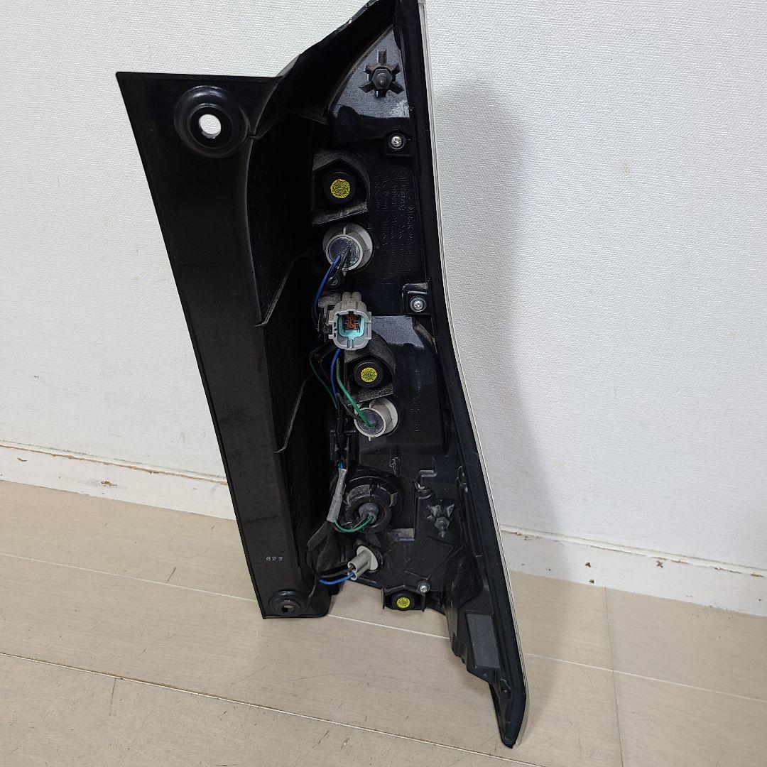 ニ*コ様 日産c27 セレナ 純正テールランプ