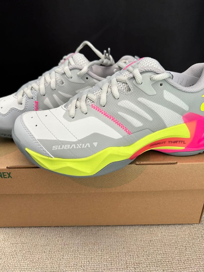 ２3.0cm サブアクシアウィメン　新品未使用　YONEX　バドミントンシューズ