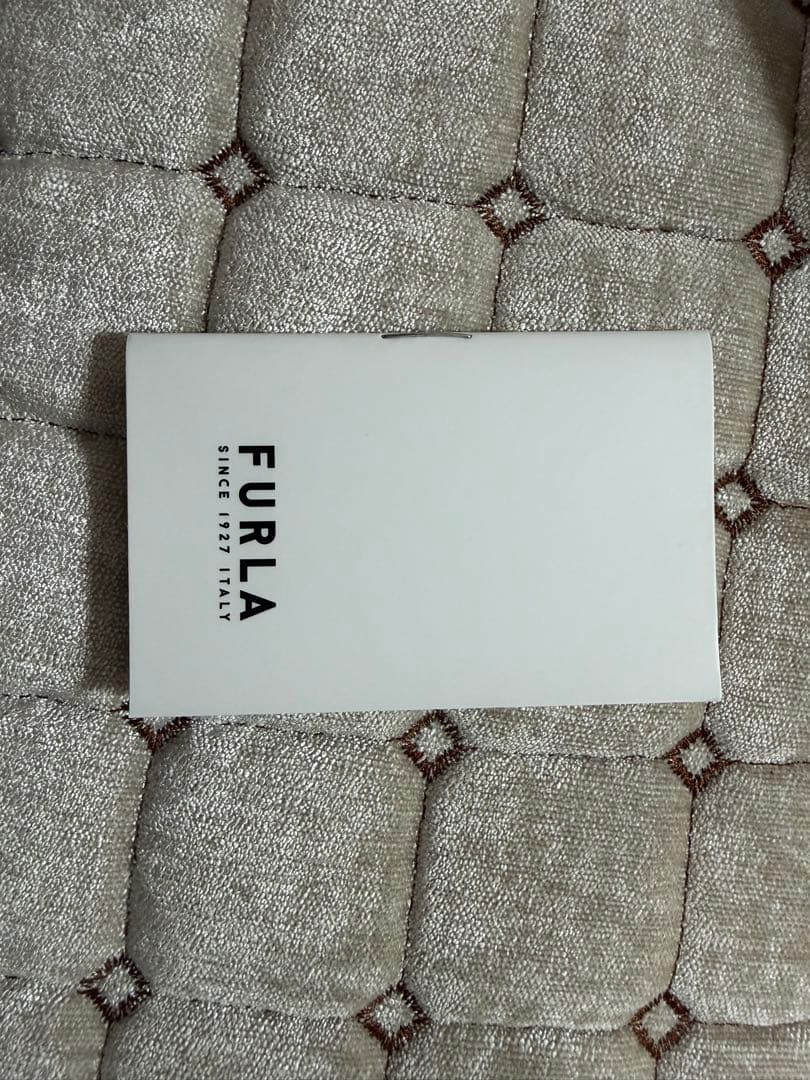 FURLA イエロー ベージュ 財布 期間限定セール2月1日から2月7日まで￼￼