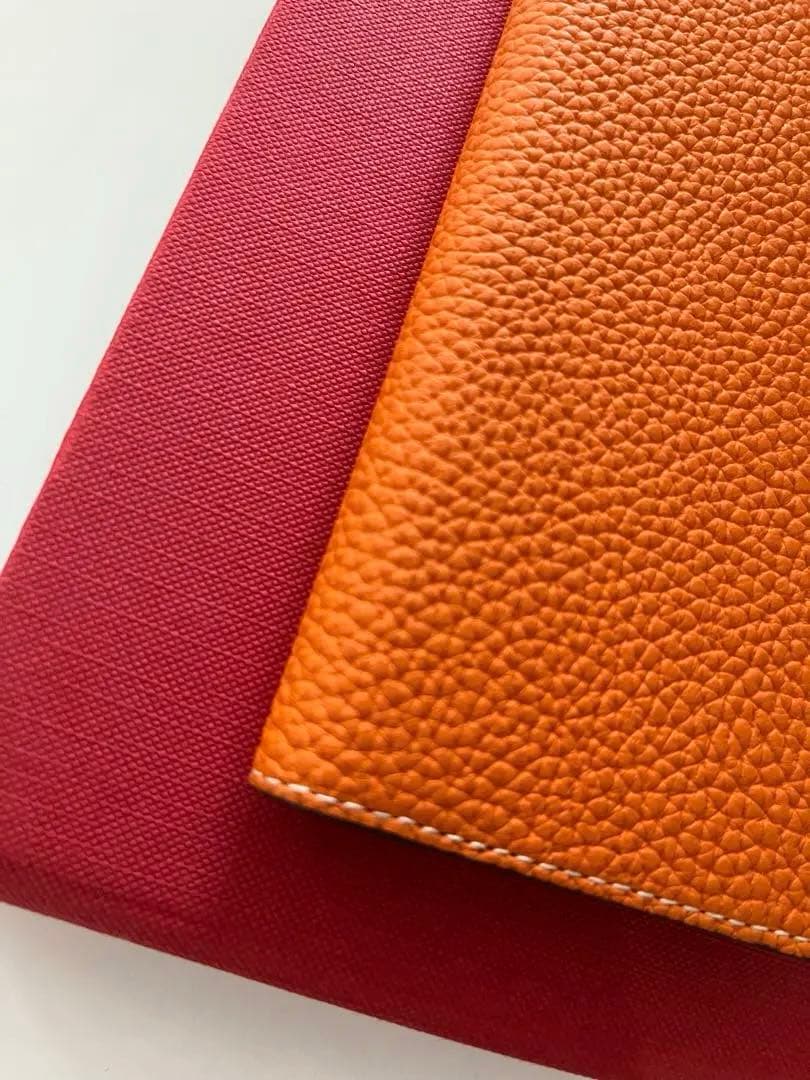 【新品未使用】完売商品！iPhone 16ダイアリーケース シュリンクレザー