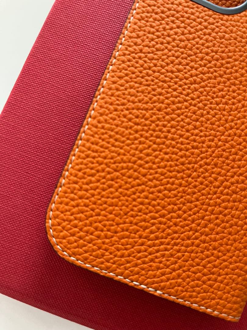 【新品未使用】完売商品！iPhone 16ダイアリーケース シュリンクレザー