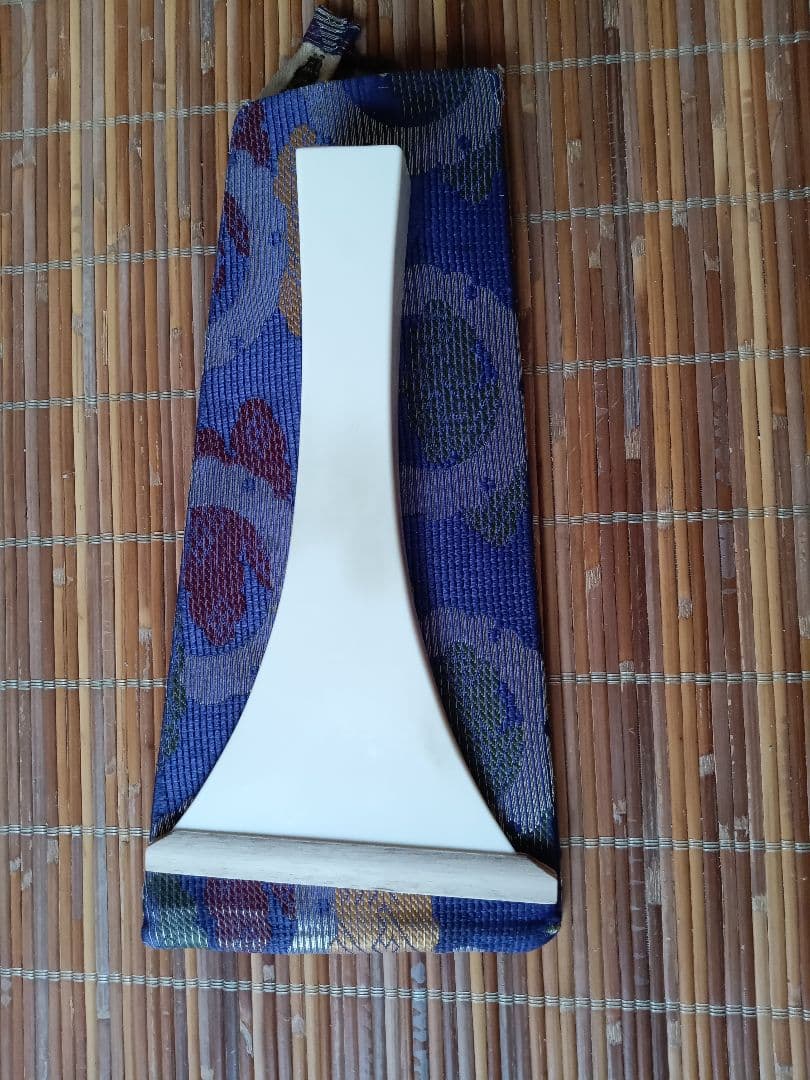 三味線本体 白色・紫色装飾