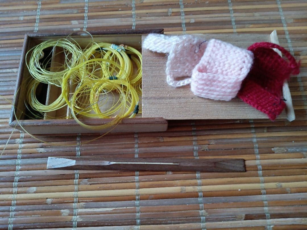 三味線本体 白色・紫色装飾