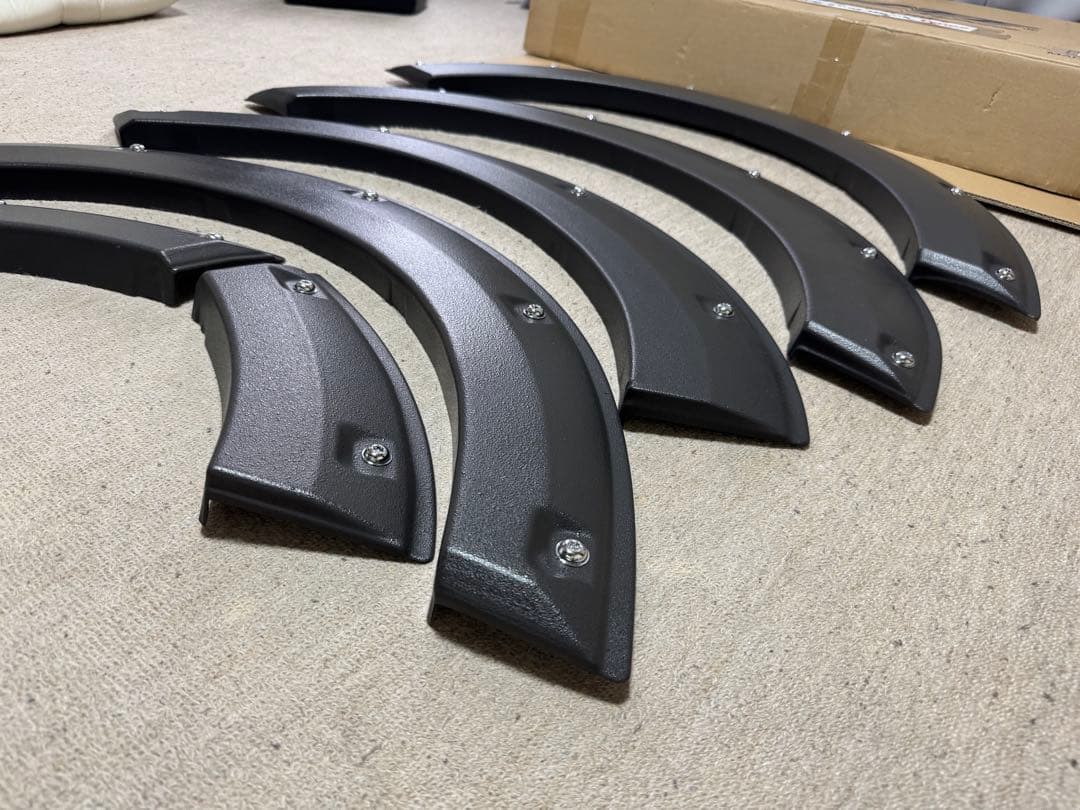 ハイエース　アゲ系オーバーフェンダー新品