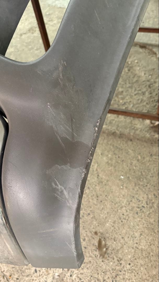 ま*ん様 05年シボレーサバーバン フロントバンパー