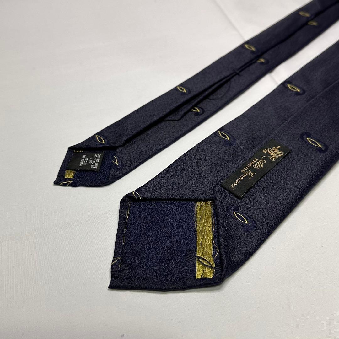 美品☆アットヴァンヌッチ☆ネクタイ☆ネイビー☆パターン柄☆セッテピエゲ☆643