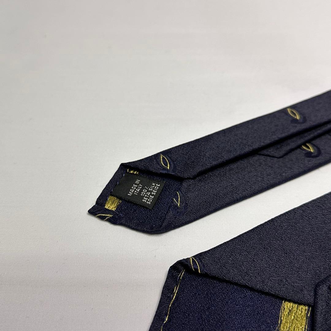 美品☆アットヴァンヌッチ☆ネクタイ☆ネイビー☆パターン柄☆セッテピエゲ☆643