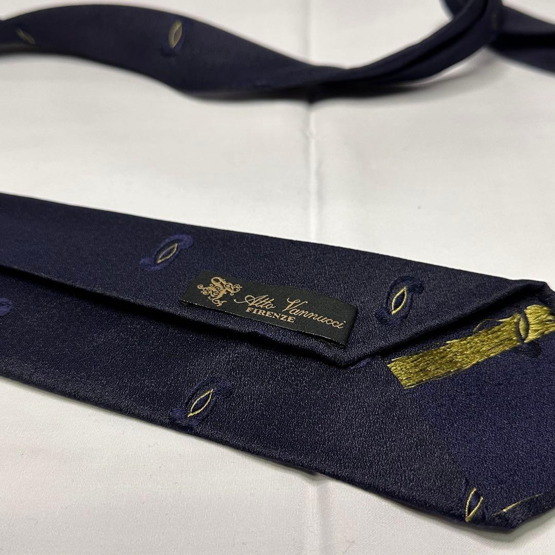 美品☆アットヴァンヌッチ☆ネクタイ☆ネイビー☆パターン柄☆セッテピエゲ☆643