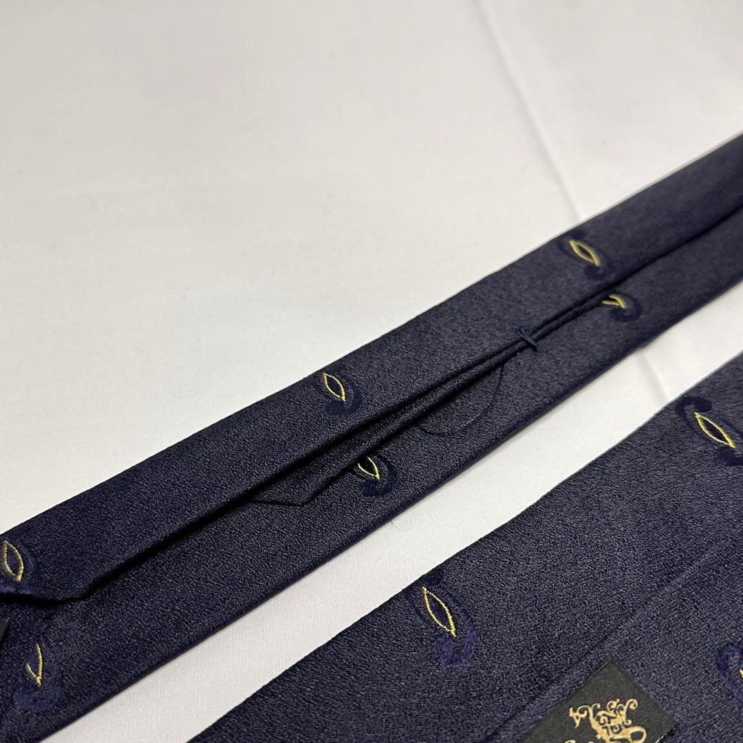 美品☆アットヴァンヌッチ☆ネクタイ☆ネイビー☆パターン柄☆セッテピエゲ☆643