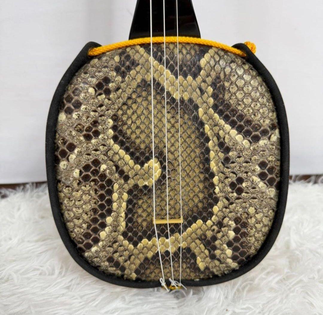 m*a様 【美品】沖縄三線 本革 蛇柄 強化張り 沖縄三味線 和楽器 ソフトケー