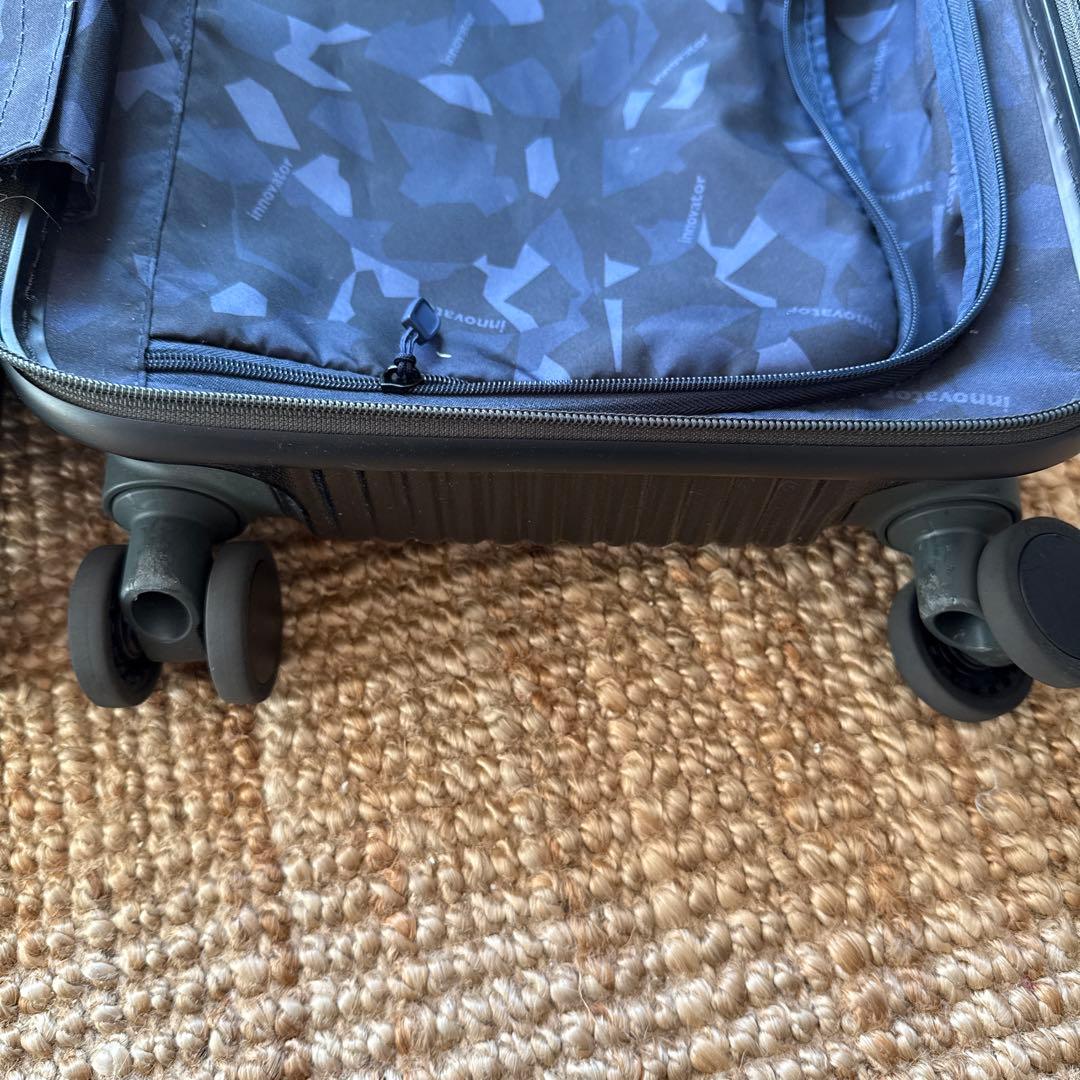 イノベーター　スーツケース　ブラック