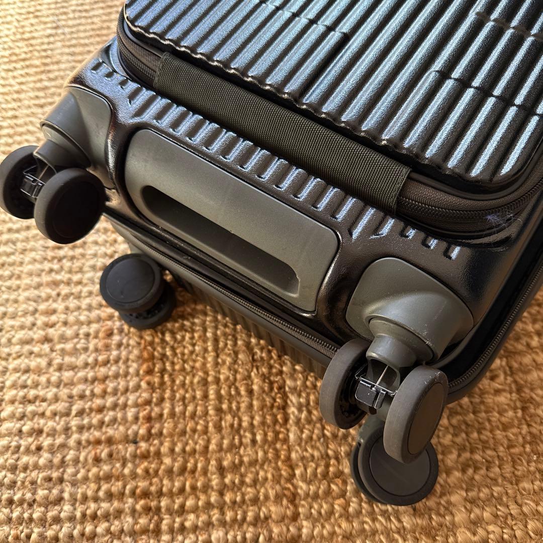 イノベーター　スーツケース　ブラック