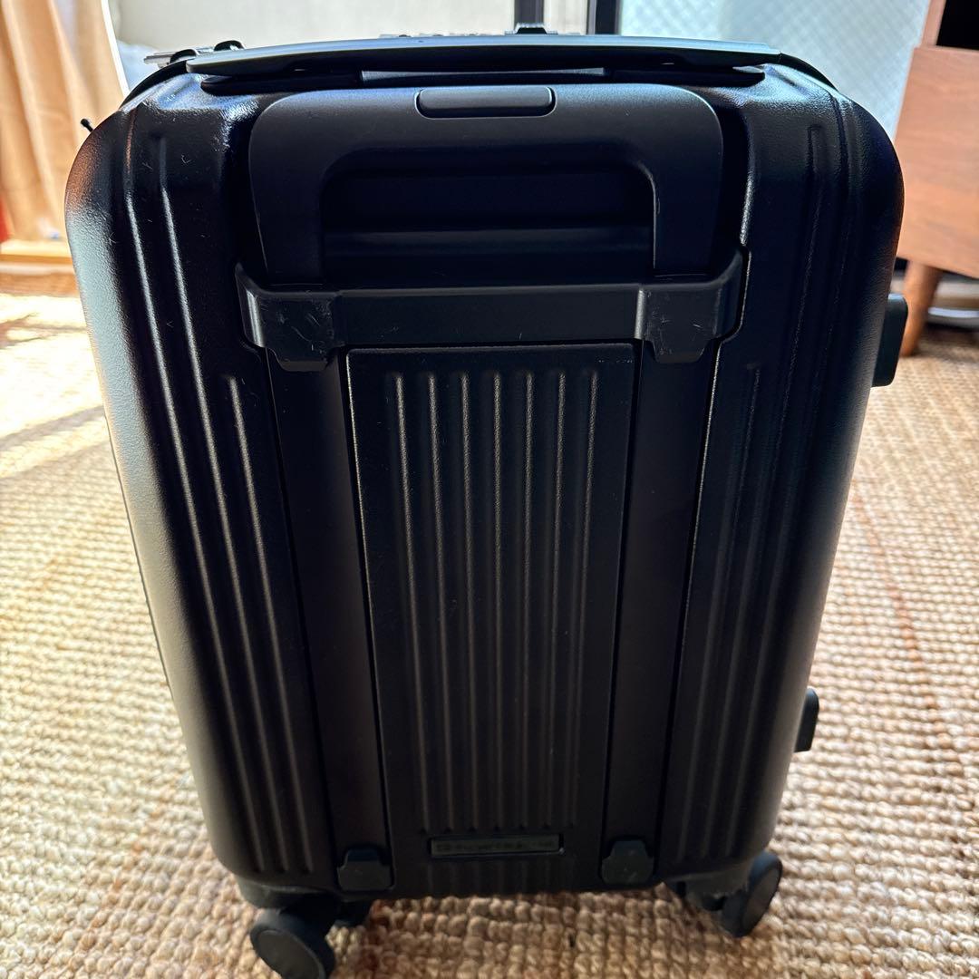 イノベーター　スーツケース　ブラック