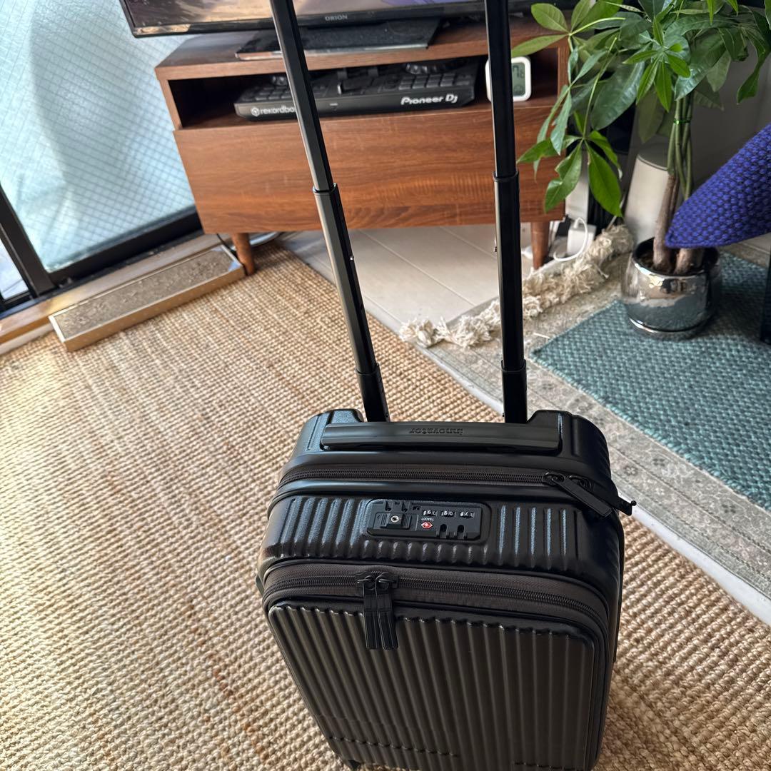 イノベーター　スーツケース　ブラック