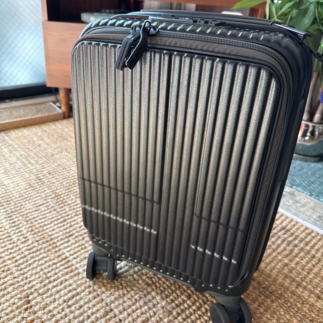 イノベーター　スーツケース　ブラック