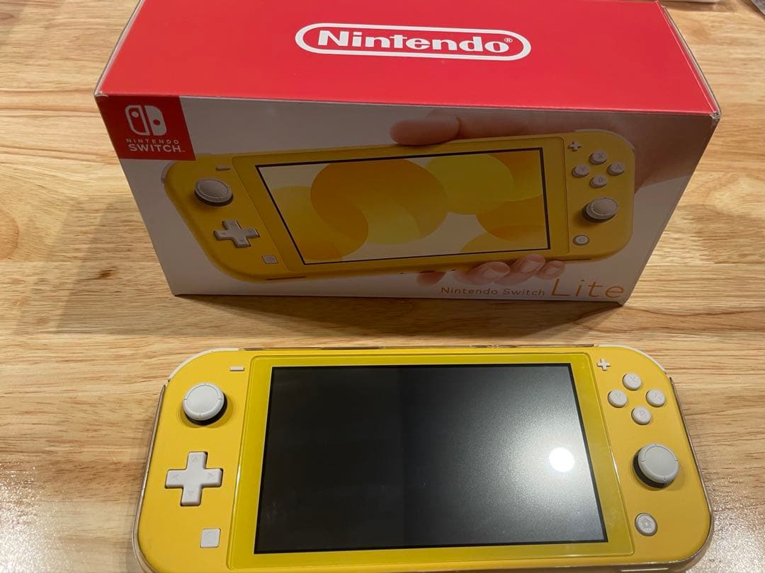 Nintendo Switch Lite イエロー 箱付き　ケース　充電コード付
