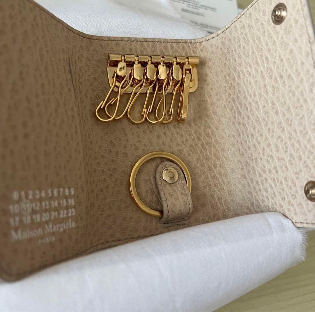 【新品レアかなりお得】メゾンマルジェラ　レザー　キーケース ベージュ