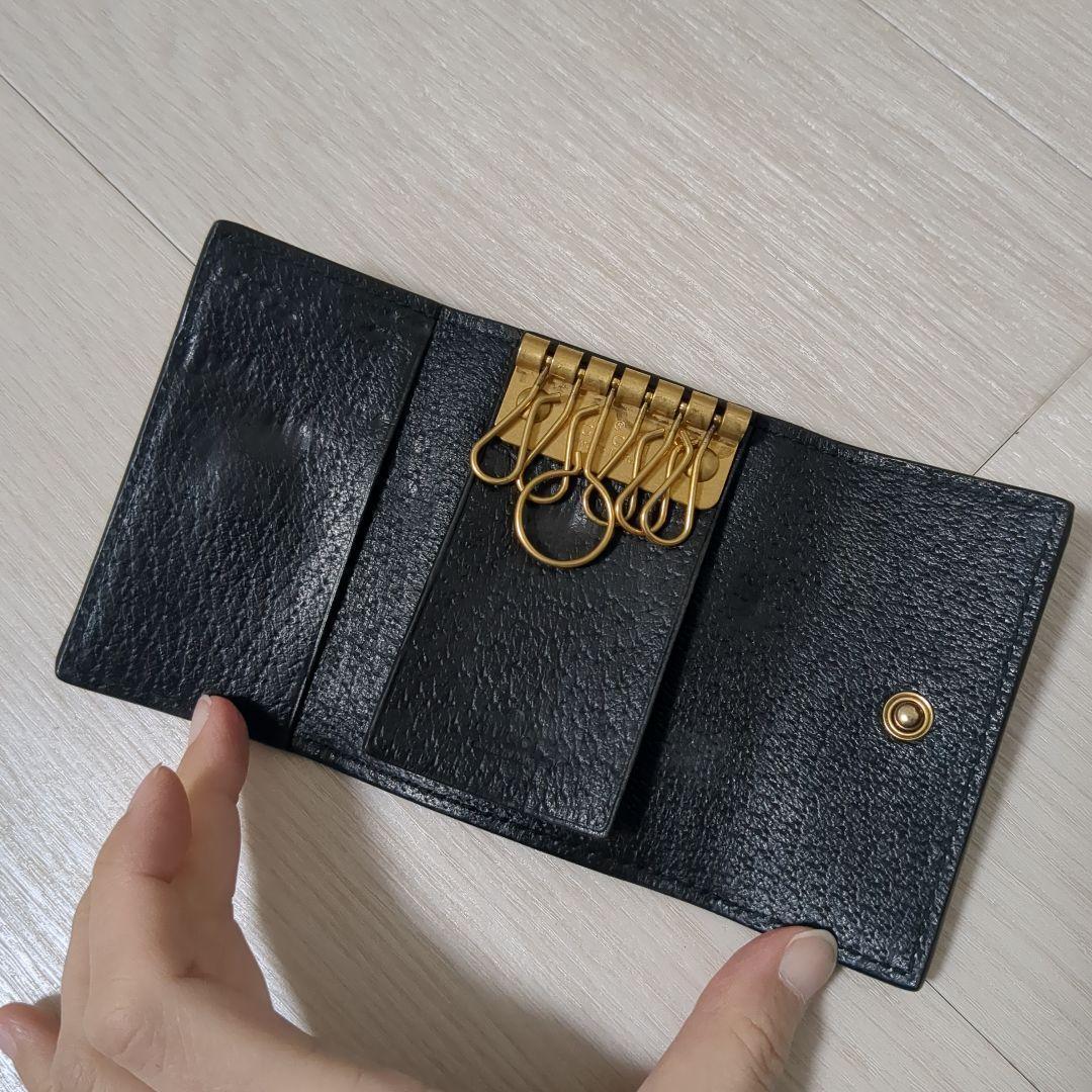 GUCCI　グッチ　蜂モチーフ　6連キーケース　ブラック×ゴールド