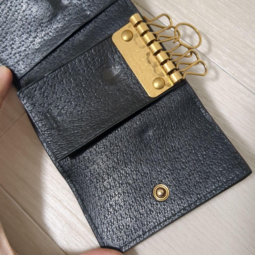 GUCCI　グッチ　蜂モチーフ　6連キーケース　ブラック×ゴールド