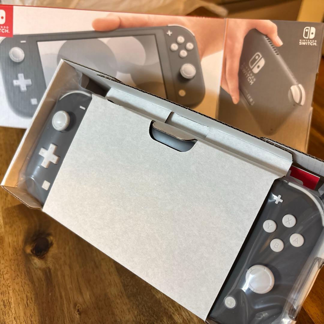 新品未使用　Nintendo Switch Lite (本体)(黒)