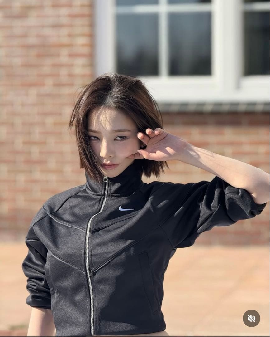 aespaカリナ着用　NIKE スポーツウェアウィンドランナーウィメンズMサイズ