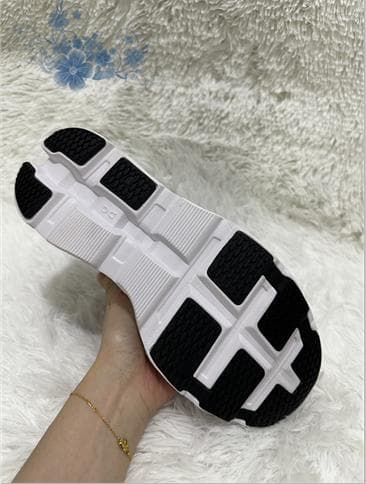 新品 On Cloudmonster2 ブラックスニーカー 24.5cm