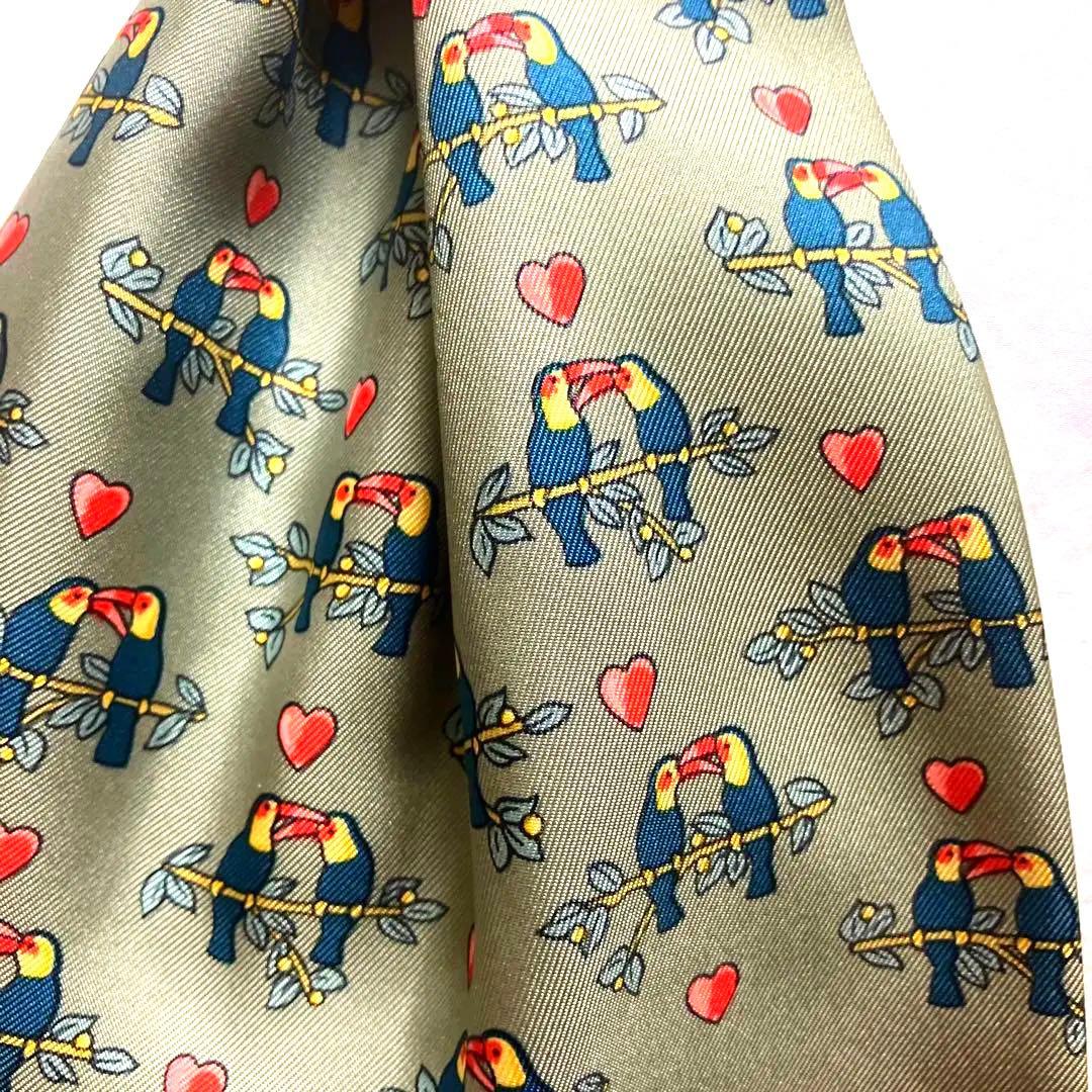 HERMES エルメス　シルクスカーフ　アスコットタイ　オウム柄