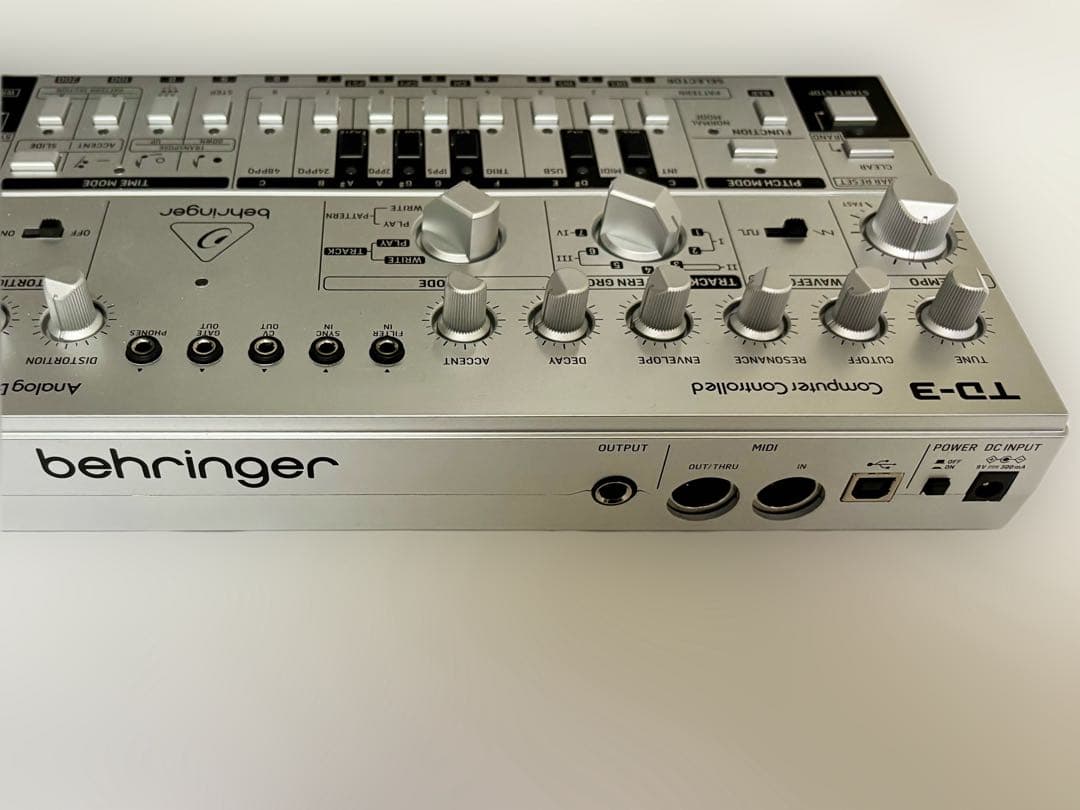 【極美品】Behringer TD-3 アナログ ベースライン シンセサイザー
