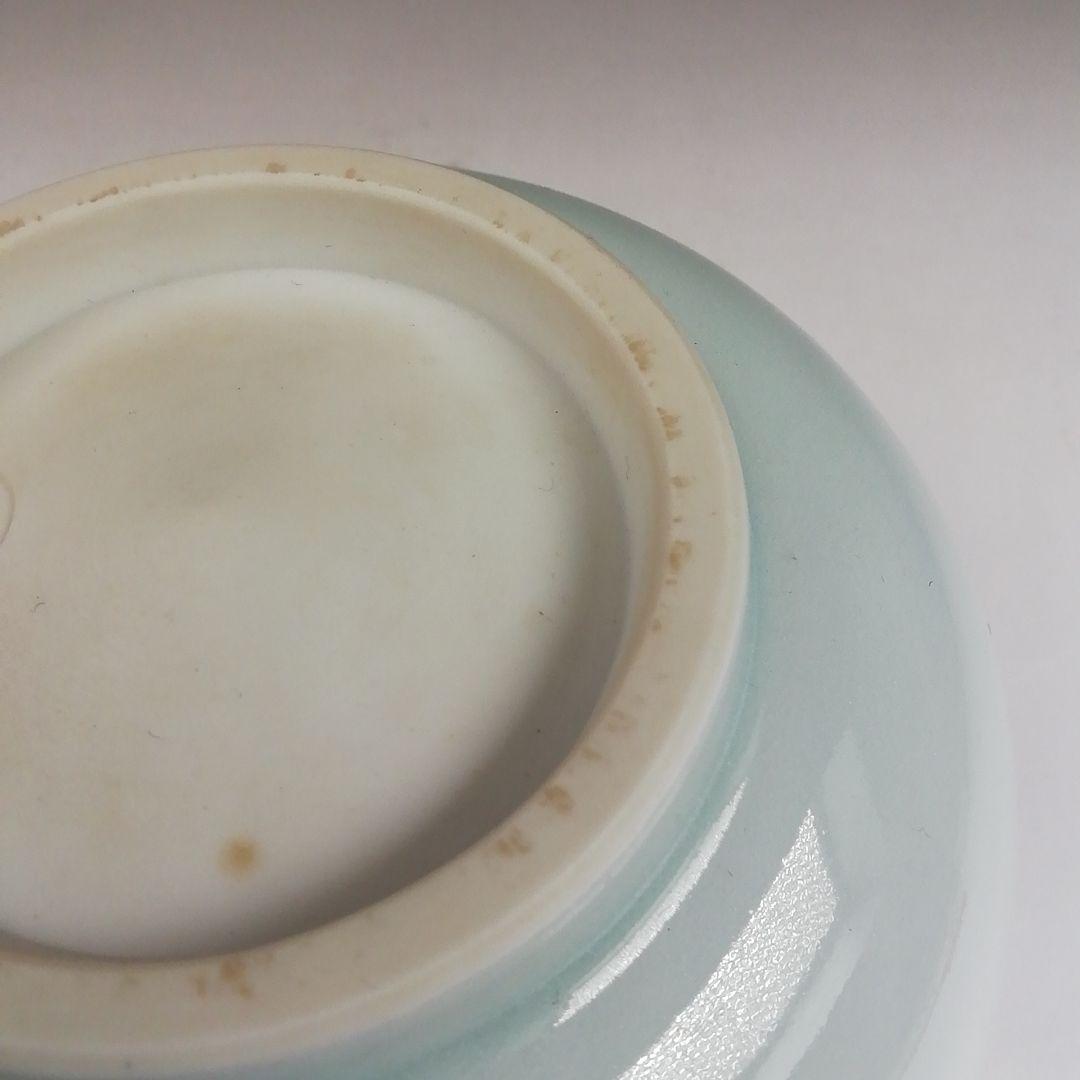 Ｔ９０６　茶碗　『青磁　梅』『勝龍寺窯』　共箱　抹茶碗　茶道具