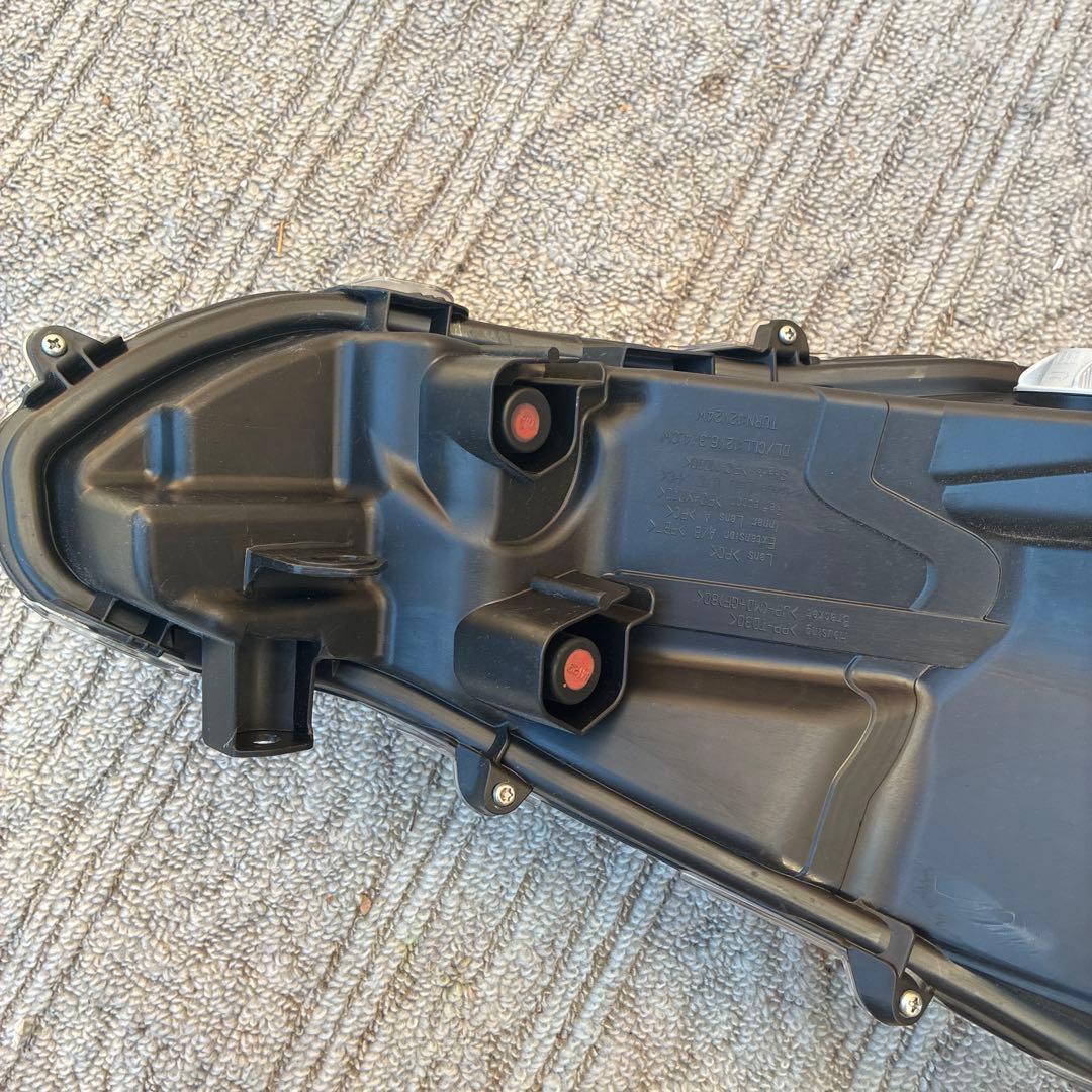 アクア　純正ヘッドライト　左側　MXPK10