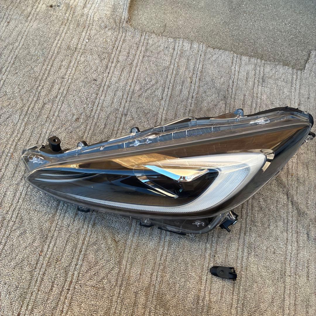 アクア　純正ヘッドライト　左側　MXPK10