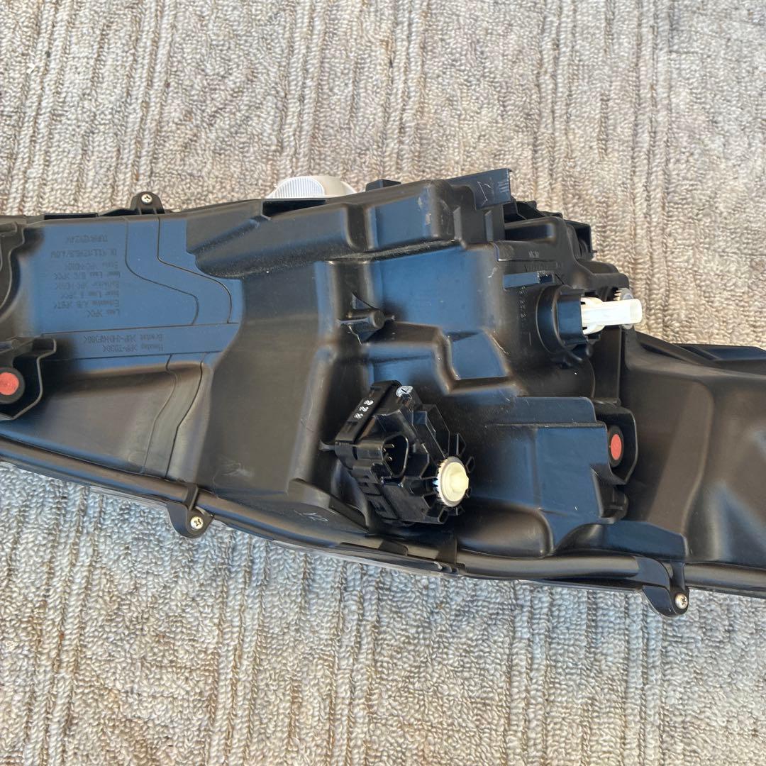 アクア　純正ヘッドライト　左側　MXPK10