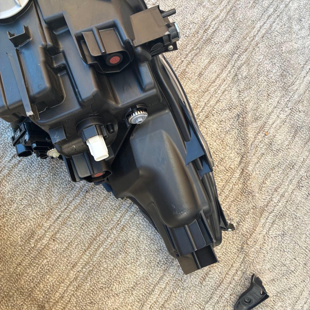 アクア　純正ヘッドライト　左側　MXPK10