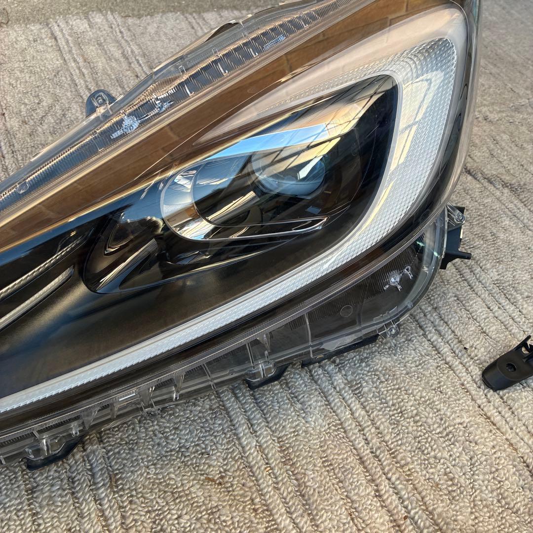 アクア　純正ヘッドライト　左側　MXPK10