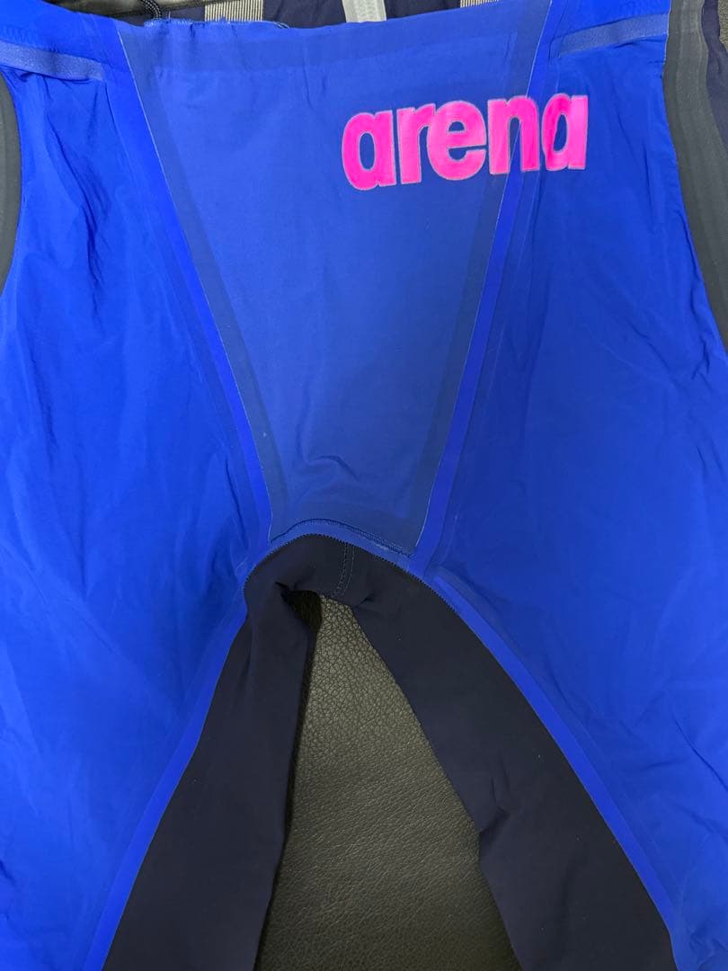 アリーナ高速水着2着