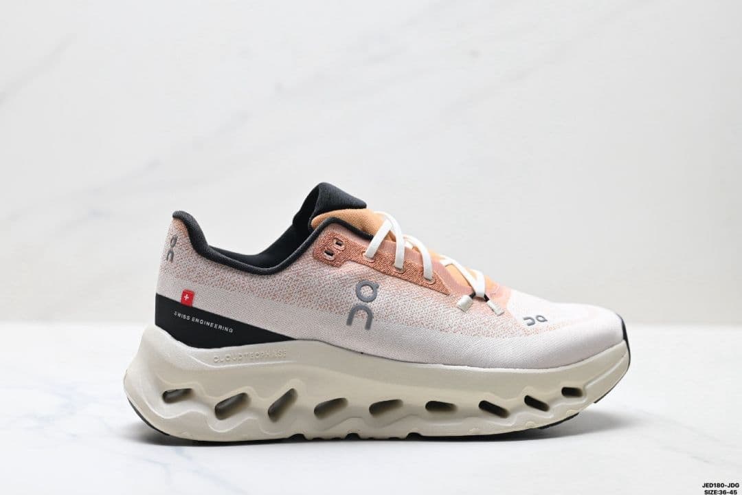 on ランニングシューズ ピンク/ベージュ/ブラック