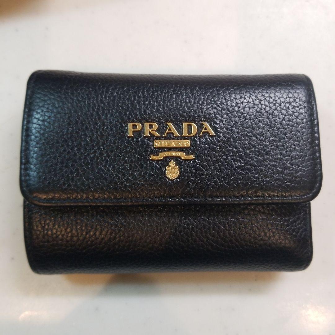 PRADA 三つ折り財布 ダイノレザー