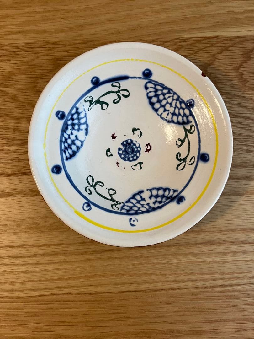 伊藤聡信　青と黄色の花模様の陶器ボウル