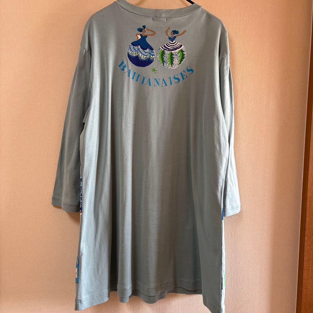 【未使用に近い】✨薄いブルー地にユニークな柄で長袖チュニック綿100%❣️