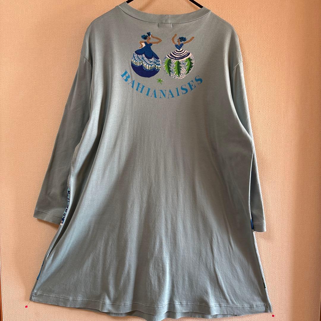 【未使用に近い】✨薄いブルー地にユニークな柄で長袖チュニック綿100%❣️