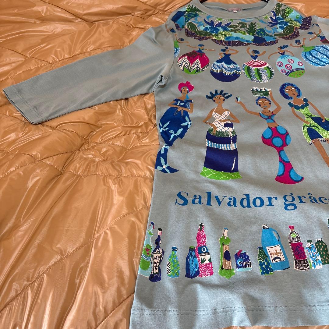 【未使用に近い】✨薄いブルー地にユニークな柄で長袖チュニック綿100%❣️