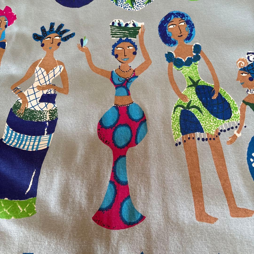 【未使用に近い】✨薄いブルー地にユニークな柄で長袖チュニック綿100%❣️