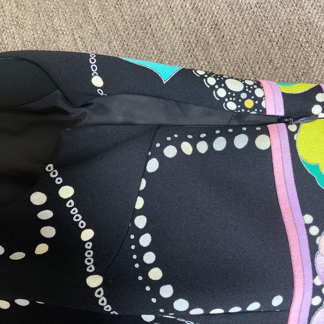 レオナール・黒地に美しい花柄とパールプリント のワンピース４０ ✨最終価格✨