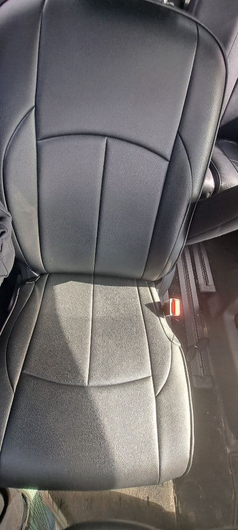 よっちゃんセレナ　C27シートカバー前席USB接続有り　後部テーブル有